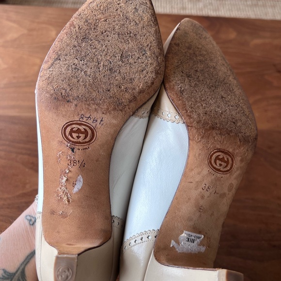Gucci Vintage Wingtip Beige & White Leather Pumps
Two Tone 38.5 Brouge Court - Picture 4 of 5